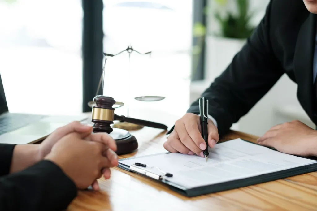 rsz attorney or lawer consulting client about his offe 2023 11 27 05 30 37 utc