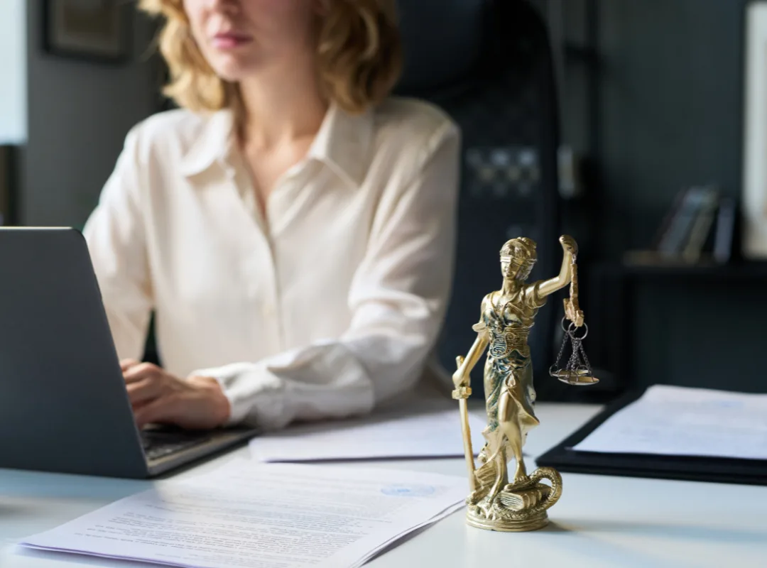 How to Find & Choose a Lawyer